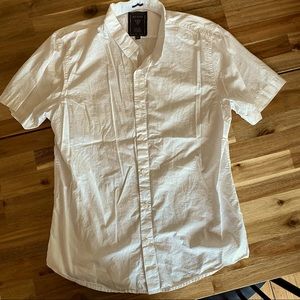 GUESS white button down short sleeve shirt Size M